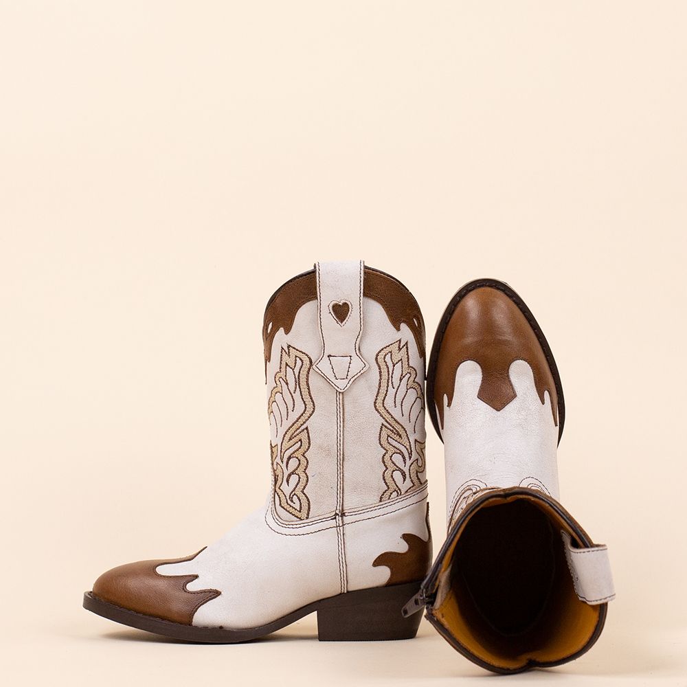 Moonrise Kids Western Laars Akay